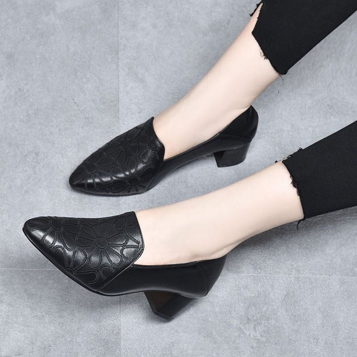CAIREANN | ELEGANT EMBROIDERED PUMPS